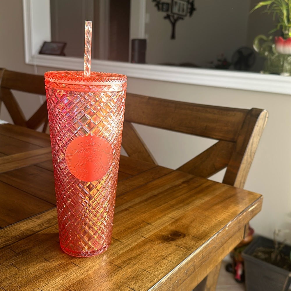 New Starbucks Rosegold Jewel Studded
Tumbler 24oz Grande